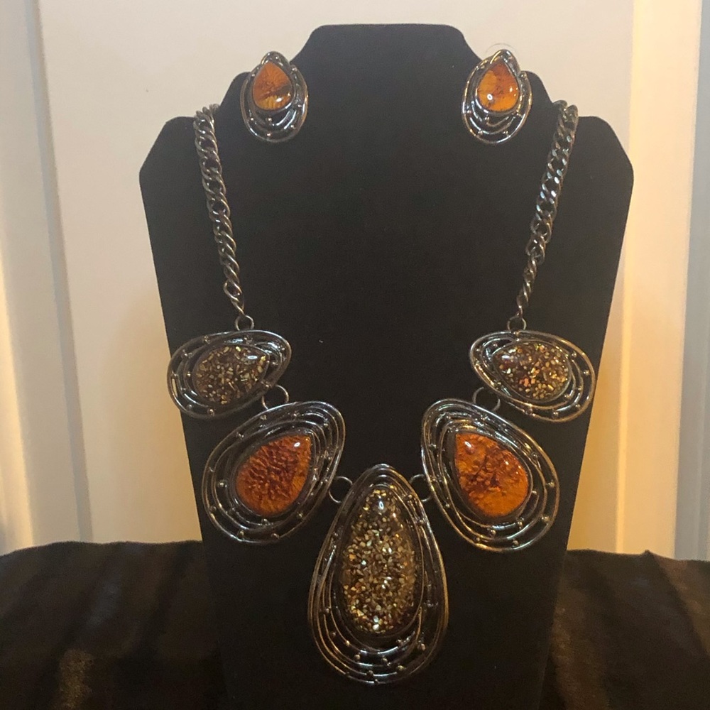 Brown Stone and Wire Necklace Set